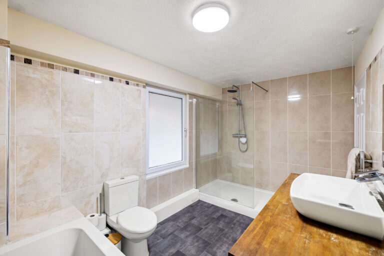 Flat 7 Eastcliffe Heights Radnor Bridge Road